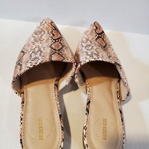 Arider Girl shoes snake skin print size 7.5 NWOT. H